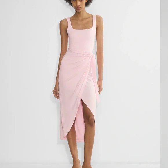 Elegant Green Sleeveless Dress - Picture 3 of 3